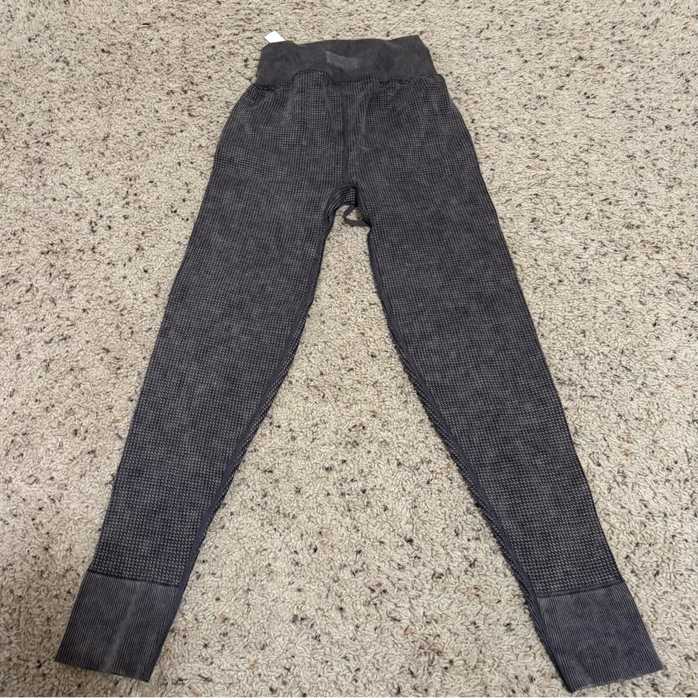Pink by Victoria’s Secret Textured Charcoal Leggings